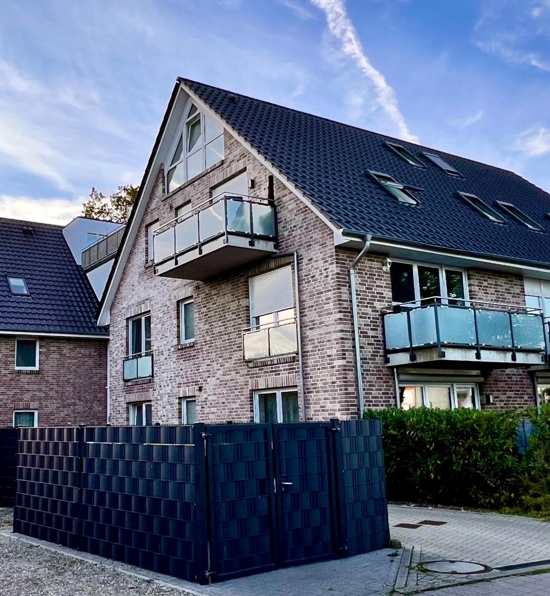 Kleine Auszeit -- Inklusive Parkplatz & Wifi, Geschirrspueler, Waschmaschine & Terrasse Mit Strandkorb -- Perfekt Fuer Urlaub & Business Scharbeutz Exterior foto