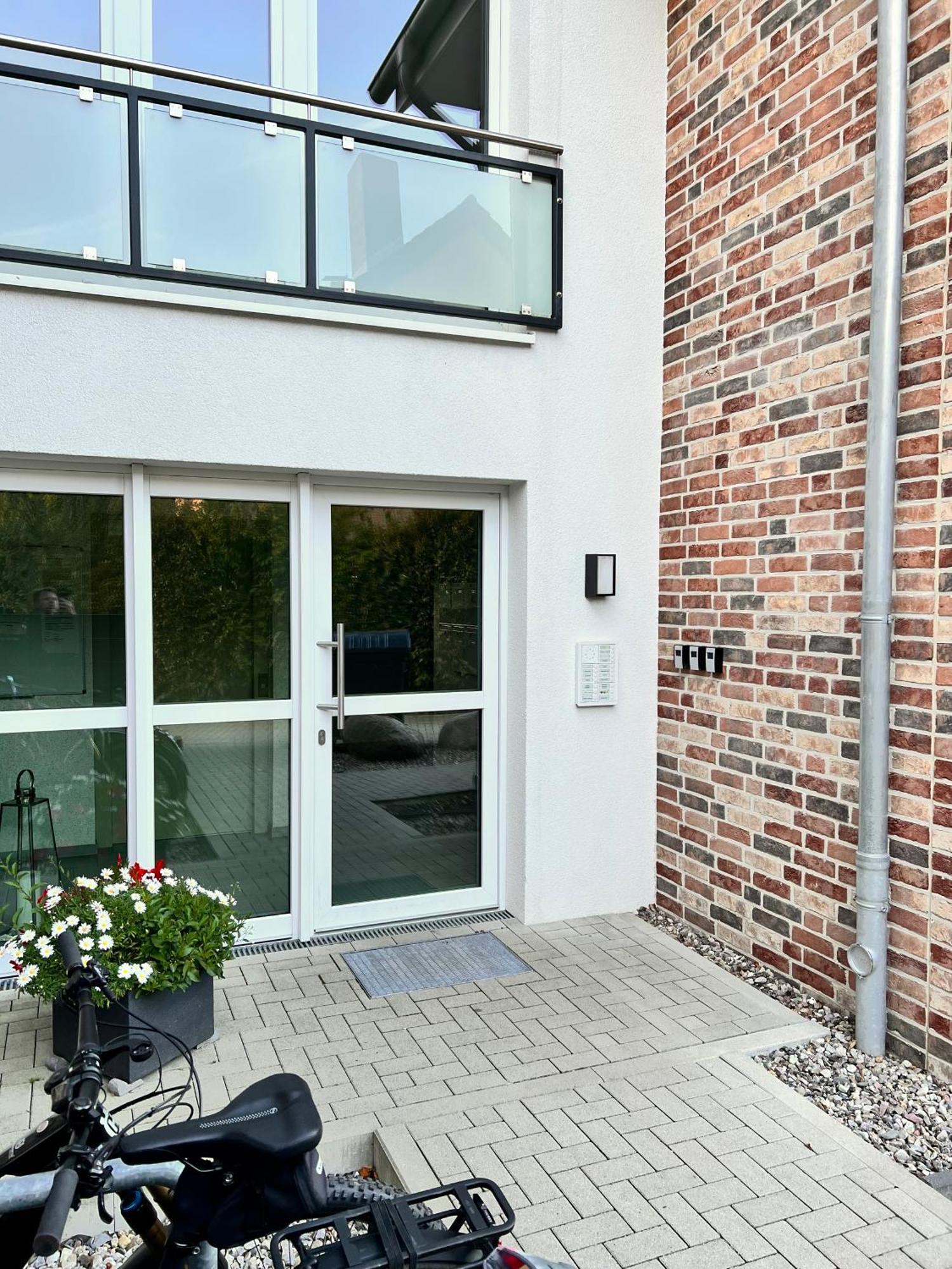 Kleine Auszeit -- Inklusive Parkplatz & Wifi, Geschirrspueler, Waschmaschine & Terrasse Mit Strandkorb -- Perfekt Fuer Urlaub & Business Scharbeutz Exterior foto