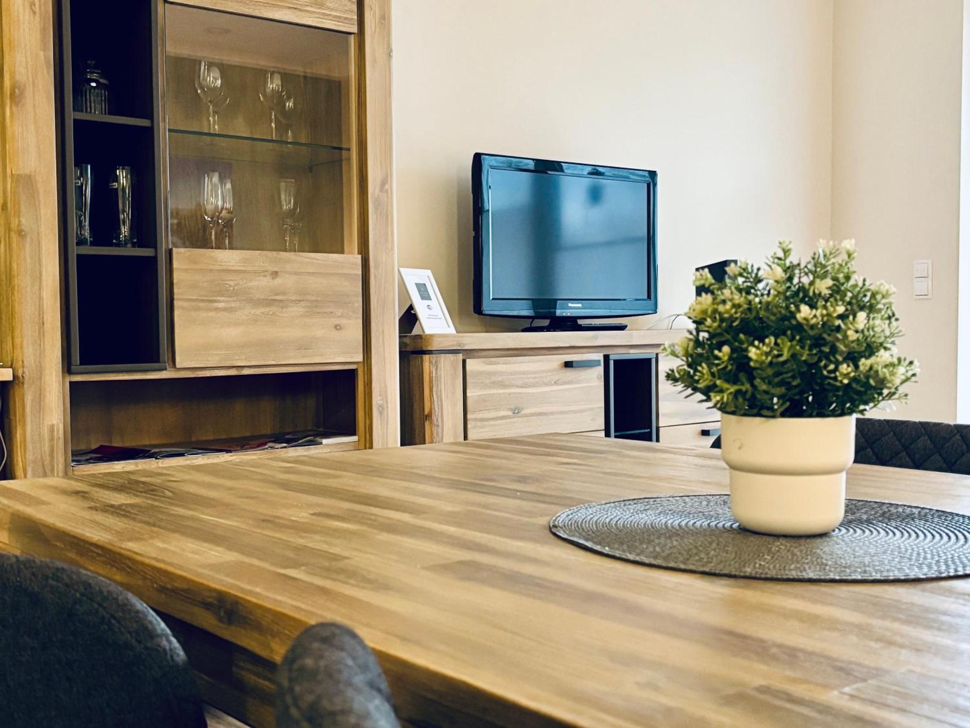 Kleine Auszeit -- Inklusive Parkplatz & Wifi, Geschirrspueler, Waschmaschine & Terrasse Mit Strandkorb -- Perfekt Fuer Urlaub & Business Scharbeutz Exterior foto